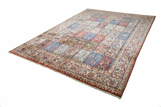 Close-up detail of 2000s Sarough rug from Iran / Persia showing Wool weave