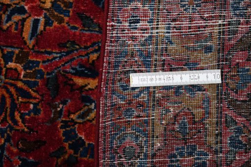 Close-up detail of 1930s Sarough rug from Iran / Persia showing Cork weave