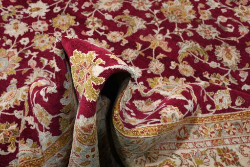 Central medallion detail of 1950s Sarough rug from Iran / Persia
