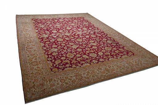 Corner detail of 1950s Sarough rug showing border pattern and Wool pile