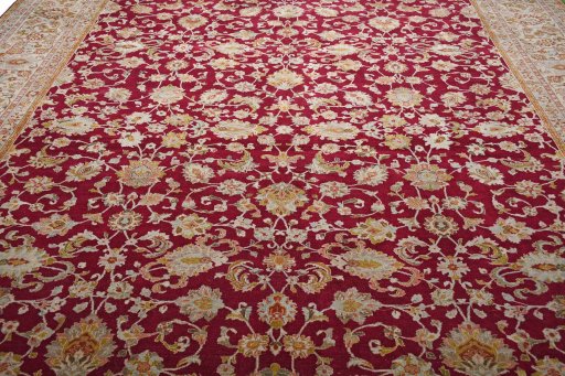 Central medallion detail of 1950s Sarough rug from Iran / Persia