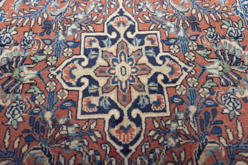 Central medallion detail of 2000s Sarough rug from Iran / Persia