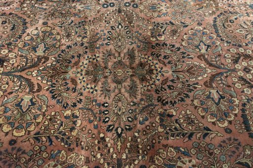 Central medallion detail of 1930s Sarough rug from Iran / Persia