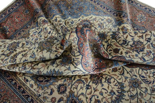 Surface texture of New Sarough rug with natural Wool and intricate pattern