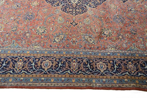 Corner detail of New Sarough rug showing border pattern and Wool pile