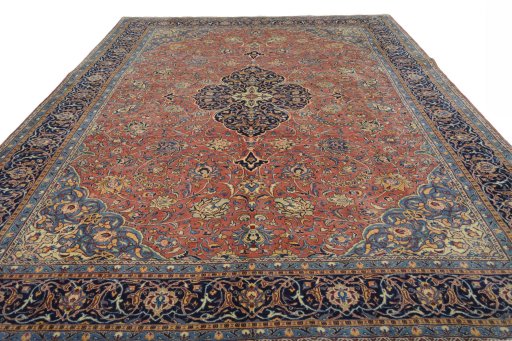 Surface texture of New Sarough rug with natural Wool and intricate pattern