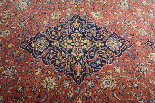 Central medallion detail of 2000s Sarough rug from Iran / Persia