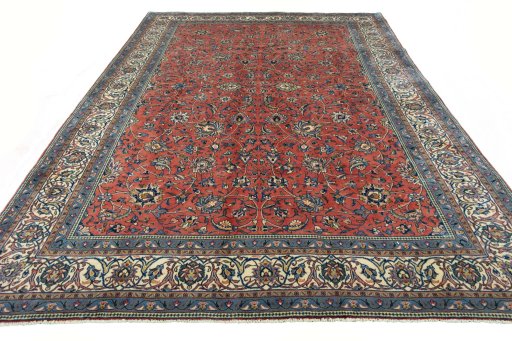 Surface texture of New Sarough rug with natural Wool and intricate pattern