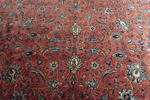Central medallion detail of New Sarough rug from Iran / Persia
