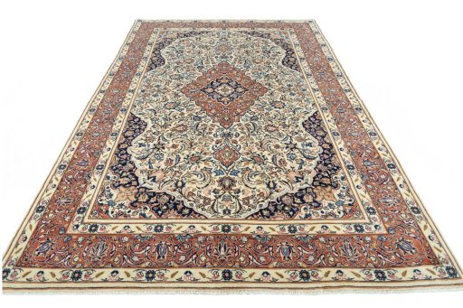 Surface texture of New Sarough rug with natural Wool and intricate pattern