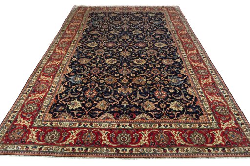 Surface texture of New Sarough rug with natural Wool and intricate pattern