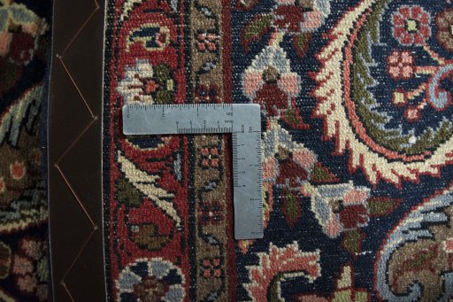 Close-up detail of New Sarough rug from Iran / Persia showing Wool weave