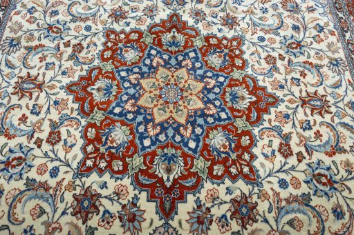 Central medallion detail of 2000s Sarough rug from Iran / Persia