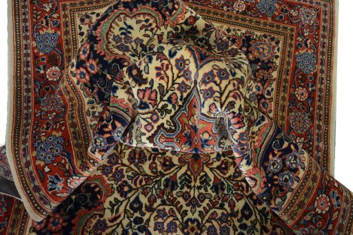 Surface texture of New Sarough rug with natural Wool and intricate pattern