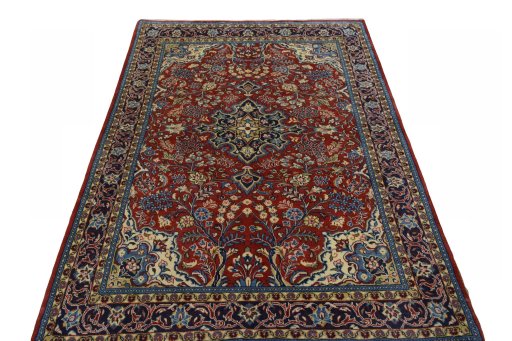 Surface texture of New Sarough rug with natural Wool and intricate pattern