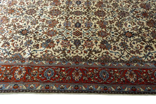 Corner detail of New Sarough rug showing border pattern and Wool pile