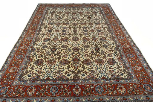 Surface texture of New Sarough rug with natural Wool and intricate pattern