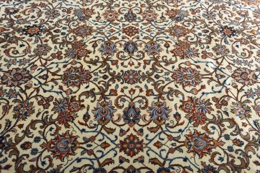 Central medallion detail of New Sarough rug from Iran / Persia