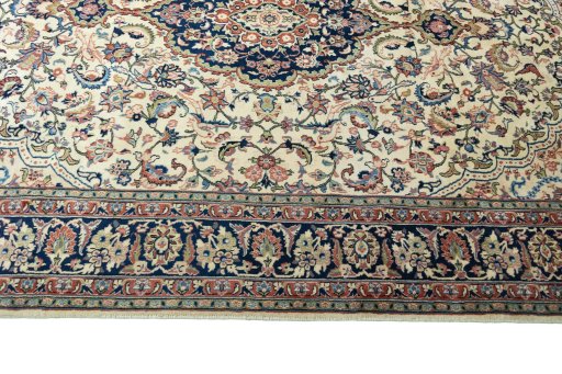Corner detail of New Sarough rug showing border pattern and Wool pile