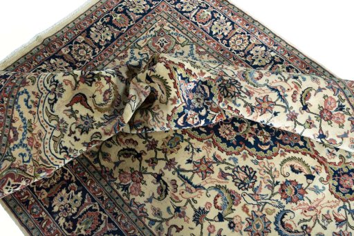 Surface texture of New Sarough rug with natural Wool and intricate pattern