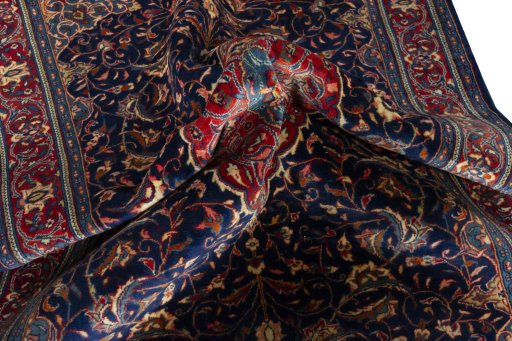 Surface texture of New Sarough rug with natural Wool and intricate pattern