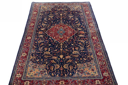 Surface texture of New Sarough rug with natural Wool and intricate pattern