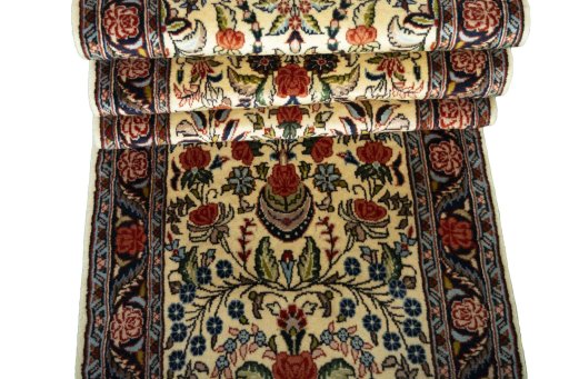 Corner detail of New Sarough rug showing border pattern and Wool pile