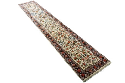 Close-up detail of New Sarough rug from Iran / Persia showing Wool weave