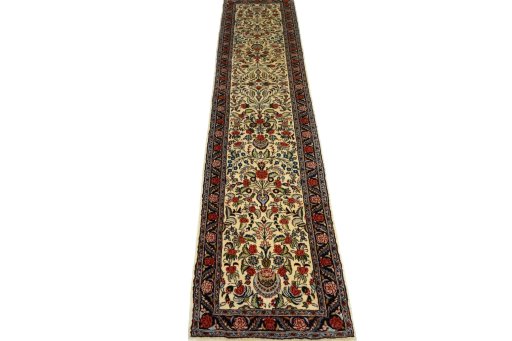 Surface texture of New Sarough rug with natural Wool and intricate pattern