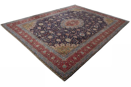 Corner detail of 2000s Sarough rug showing border pattern and Wool pile