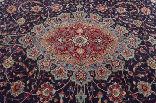Central medallion detail of 2000s Sarough rug from Iran / Persia