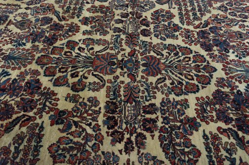 Central medallion detail of 1930s Sarough rug from Iran / Persia