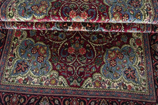 Close-up detail of 1970s Sarough rug from Iran / Persia showing Wool weave