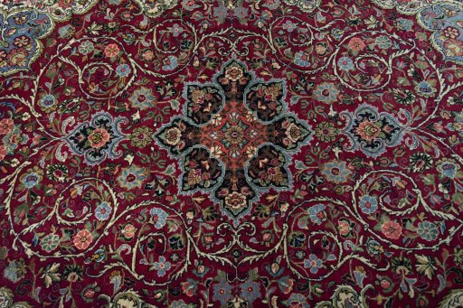 Central medallion detail of 1970s Sarough rug from Iran / Persia