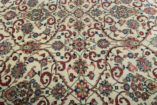 Central medallion detail of 1970s Sarough rug from Iran / Persia
