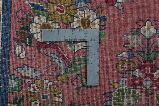 Corner detail of New Sarough rug showing border pattern and Wool pile