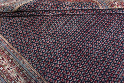 Corner detail of 1970s Sarough rug showing border pattern and Wool pile