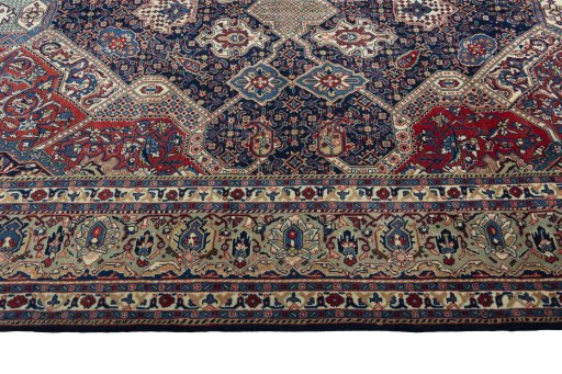 Corner detail of 2000s Sarough rug showing border pattern and Wool pile
