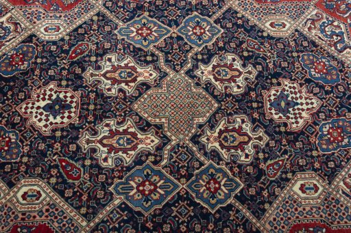 Central medallion detail of 2000s Sarough rug from Iran / Persia