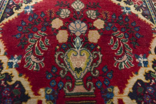 Central medallion detail of 2000s Sarough rug from Iran / Persia