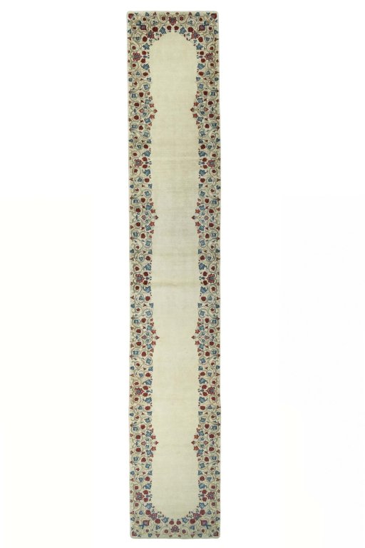 Full view of 1970s Sarough rug from Iran / Persia, 610 × 107 cm in Beige tones