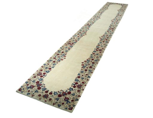 Corner detail of 1970s Sarough rug showing border pattern and Wool pile