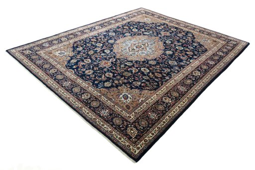 Corner detail of 2000s Sarough rug showing border pattern and Wool pile