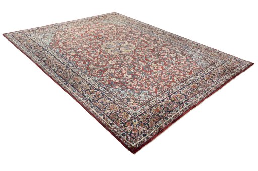 Close-up detail of 1950s Sarough rug from Iran / Persia showing Wool weave