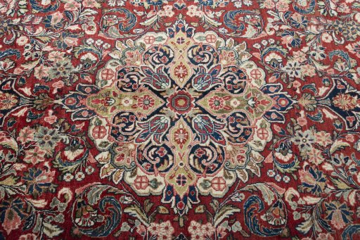 Central medallion detail of 1950s Sarough rug from Iran / Persia