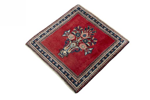 Corner detail of 2000s Sarough rug showing border pattern and Wool pile