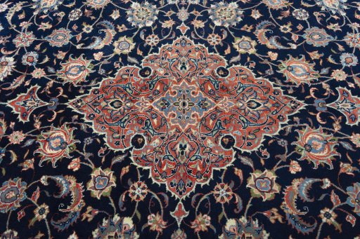 Central medallion detail of 2000s Sarough rug from Iran / Persia