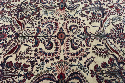 Central medallion detail of 1930s Sarough rug from Iran / Persia