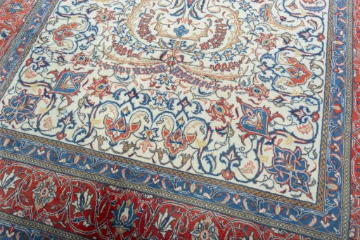 Close-up detail of New Sarough rug from Iran / Persia showing Cork weave