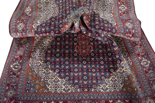 Close-up detail of 2000s Sarough rug from Iran / Persia showing Cork weave